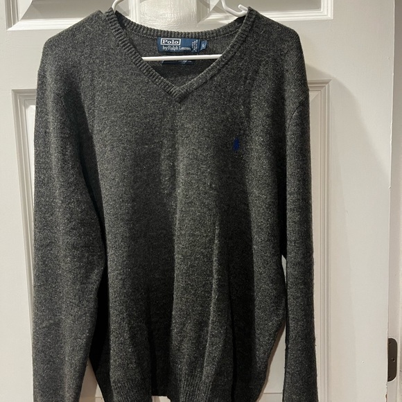 Men’s large grey v-neck sweater. Polo by Ralph Lauren. Worn only 3xs - Picture 6 of 6